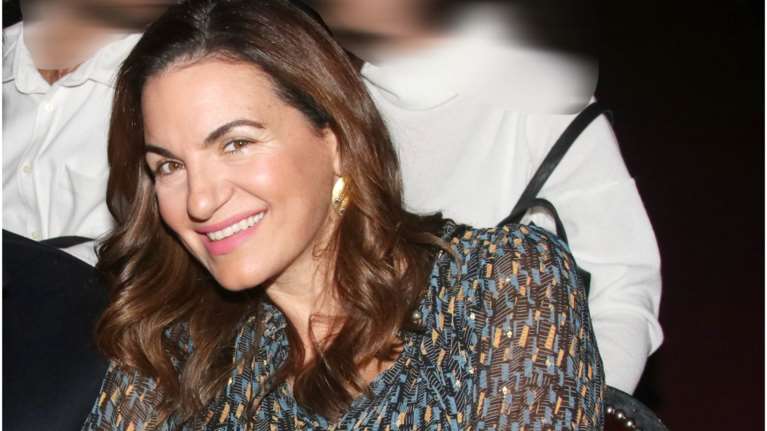 Όλγα Κεφαλογιάννη: Πιο αδύνατη από ποτέ ένα χρόνο μετά τη γέννα - Η εμφάνιση με τζιν παντελόνι και σιθρού τοπ