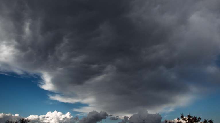 Δεν μας έκανε το χατίρι ο καιρός για την 25η Μαρτίου: Σε ποιες περιοχές θα χιονίσει - Θυελλώδεις άνεμοι και βροχές