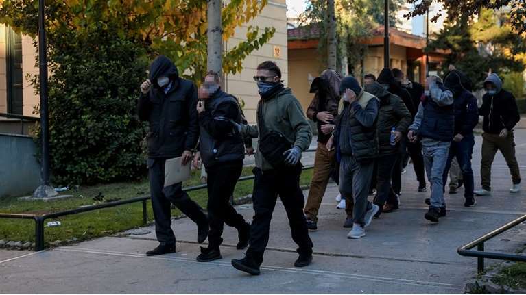 Κύκλωμα παράνομων ελληνοποιήσεων: Στη φυλακή οι πρώτοι τρεις από τους συνολικά 13 κατηγορούμενους