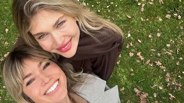 Κλέλια Ανδριολάτου - Βάσια Κωσταρά: Τριήμερο στο αγαπημένο τους ελληνικό νησί