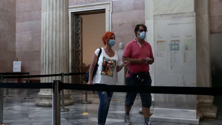 Μελέτη για το lockdown: Κατάθλιψη, σκέψεις αυτοκτονίας και θεωρίες συνωμοσίας έκαναν θραύση