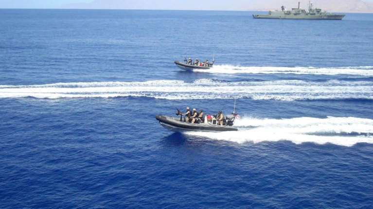 Μάχη πληρώματος δεξαμενόπλοιου με πειρατές στον κόλπο του Άντεν - Αντάλλαξαν πυρά