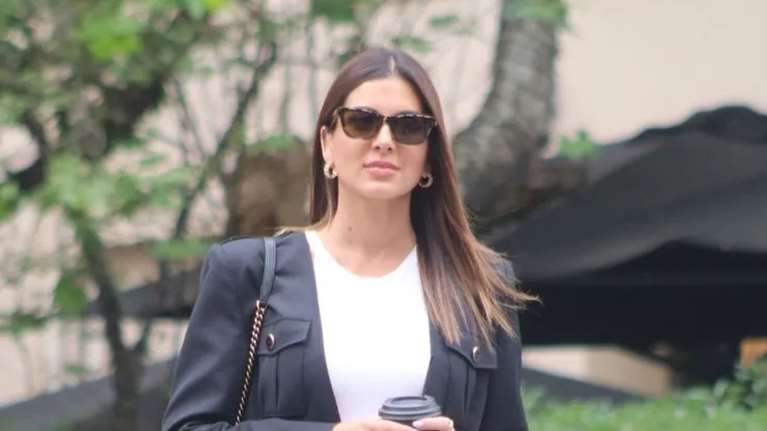 Σταματίνα Τσιμτσιλή: Δείπνο με τις φίλες της - Με κομψό μαύρο φόρεμα