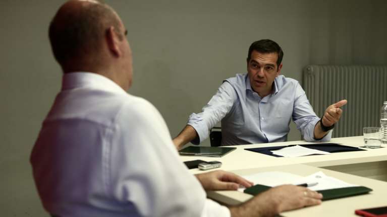 Τσίπρας: Ο Μητσοτάκης πουλάει ηλιοβασιλέματα, την ώρα που ο τουρισμός μπαίνει σε πολύ βαθύ σκοτάδι