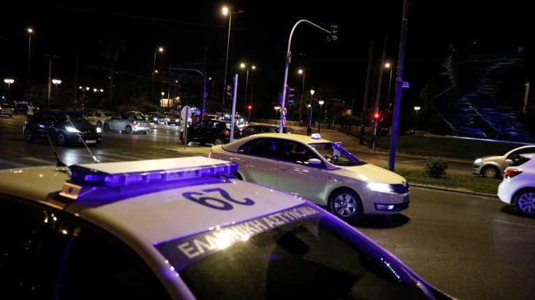 Κινηματογραφική καταδίωξη στη Γλυφάδα: Τι βρήκαν στο όχημα οι αστυνομικοί