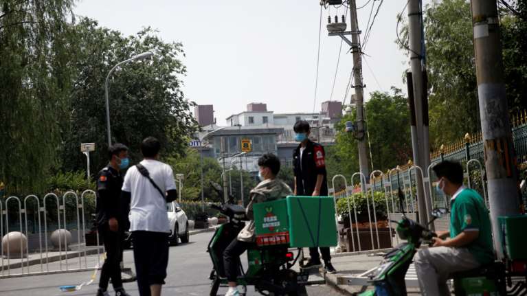 Κορονοϊός: Συναγερμός στο Πεκίνο - Ξανακλείνουν όλα τα σχολεία, αποφεύγετε τα &quot;μη αναγκαία&quot; ταξίδια, λένε  οι αρχές