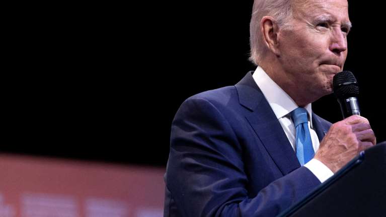 Μπερδεύτηκε πάλι ο 80χρονος Μπάιντεν - Είπε... &quot;God save the Queen&quot; σε ομιλία του για την οπλοκατοχή