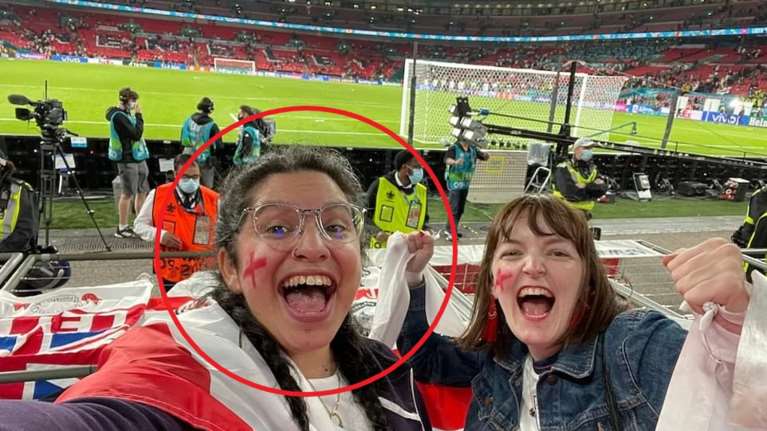 Euro 2020: Βρετανίδα απολύθηκε γιατί πήγε στο γήπεδο- Είπε ότι είναι άρρωστη αλλά την είδε το αφεντικό της στην τηλεόραση