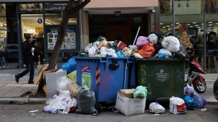 Μύκονος-Σαντορίνη-Κέρκυρα πνίγονται στα σκουπίδια - Κίνδυνος να &quot;παγώσουν&quot; έργα διαχείρισης μισού δισ. ευρώ