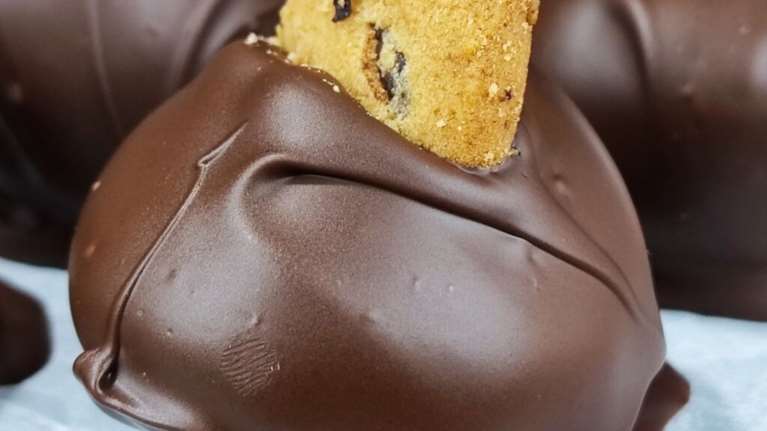 Συνταγή: Πανεύκολες μπάλες cheesecake με 3 υλικά - Χωρίς ζάχαρη