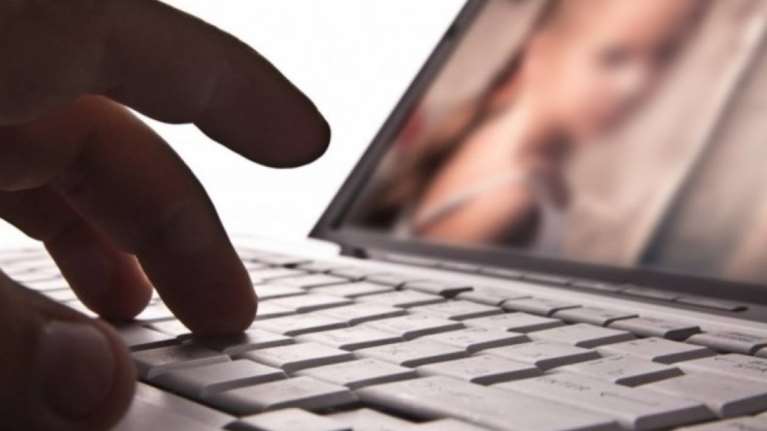 Ηλιούπολη: Εκατοντάδες φωτογραφίες και βίντεο σεξουαλικής κακοποίησης παιδιών στην κατοχή 23χρονου φοιτητή