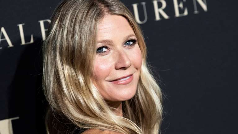 Η Gwyneth Paltrow ποζάρει γυμνή για τα 48α γενέθλιά της