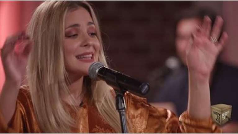 Μουσικό κουτί στην ΕΡΤ: Κι όμως, η Νατάσσα Μποφίλιου τραγουδά... Rihanna