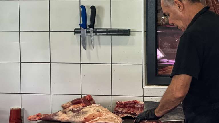 Στα ύψη η τιμή του μοσχαρίσιου κρέατος - Αυξήσεις και στα αμνοερίφια λόγω ευλογιάς των αιγοπροβάτων