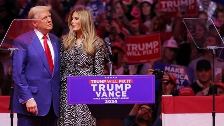 Αμερικανικές εκλογές 2024: Στο πλευρό του Τραμπ η Μελάνια - &quot;Δεν είναι ο Χίτλερ&quot;, &quot;φρικτή&quot; η σύγκριση