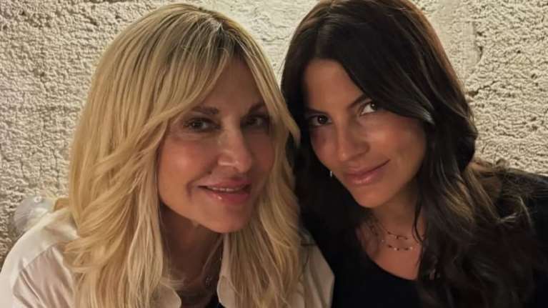 Βραδινή έξοδος σε γαλλικό εστιατόριο για την Άννα Βίσση και τη Δήμητρα Κούστα στη Νέα Υόρκη