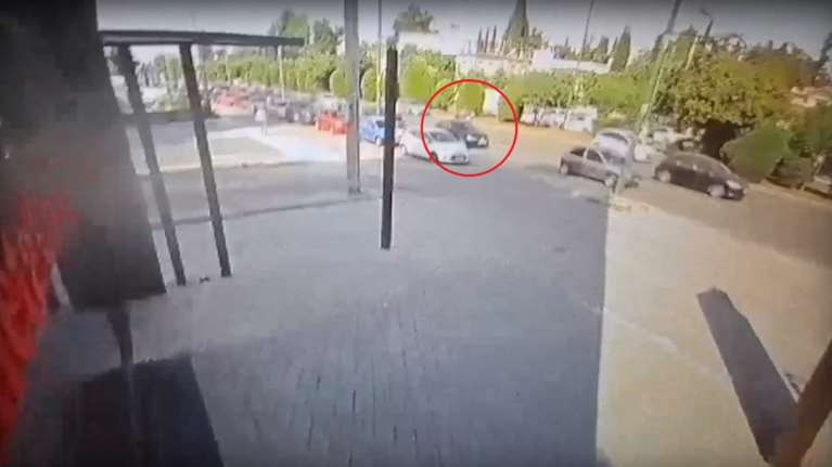 Συνελήφθη ο οδηγός της μηχανής που παρέσυρε την 3χρονη στην Κηφισίας - Αγωνία για το διασωληνωμένο κοριτσάκι στη ΜΕΘ