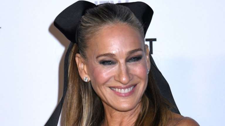 3 beauty tips από τη Σάρα Τζέσικα Πάρκερ για ονειρική επιδερμίδα μετά τα 50