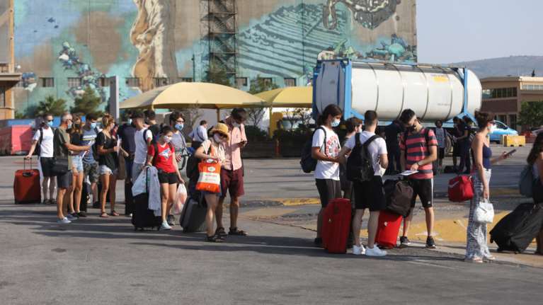 Συνεχίζεται η έξοδος των αδειούχων του Ιουλίου: Αυξημένη κίνηση στα λιμάνια - Πόσοι έφυγαν χθες