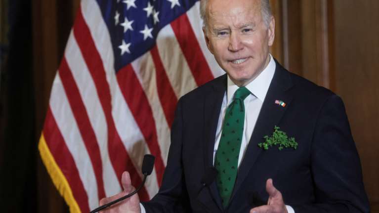 Ο Μπάιντεν βάζει έξτρα φόρο στους 700 πλουσιότερους Αμερικανούς - Ο Μάσκ θα πληρώσει 50 δις και ο Μπέζος 35