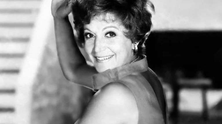 Η Ρένα Βλαχοπούλου σε τολμηρή φωτογράφιση με μαγιό τη δεκαετία του ’50