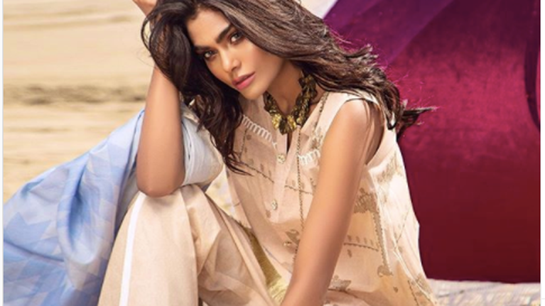 Πακιστάν: Το γνωστό μοντέλο Ζάρα Αμπίντ επέβαινε στη μοιραία πτήση που συνετρίβη στο Καράτσι