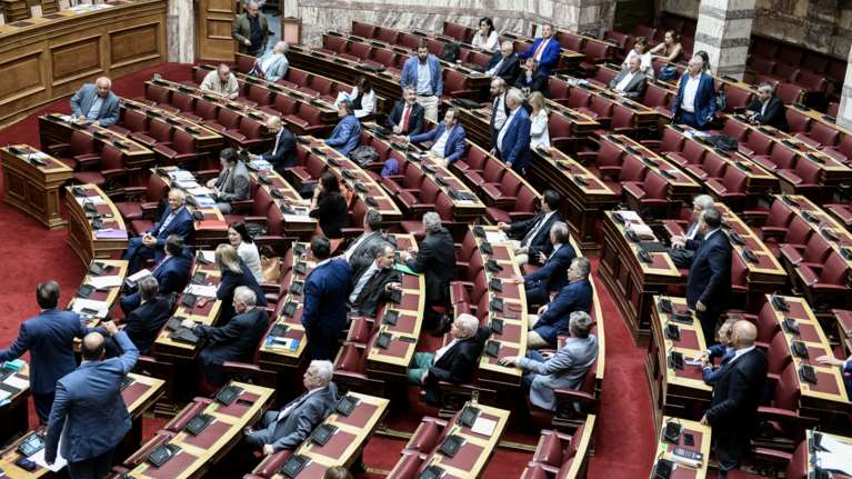 Νομοσχέδιο ΕΥΠ: Ονομαστική ψηφοφορία ζητούν ΣΥΡΙΖΑ, ΠΑΣΟΚ, ΚΚΕ - Συνεχίζεται η συνεδρίαση