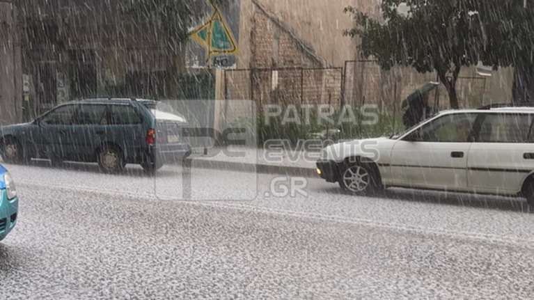 "Άνοιξαν" οι ουρανοί στην Πάτρα: Το χαλάζι "άσπρισε" το κέντρο - Χιόνισε στο Χιονοδρομικό Κέντρο Καλαβρύτων [εικόνες-βίντεο]