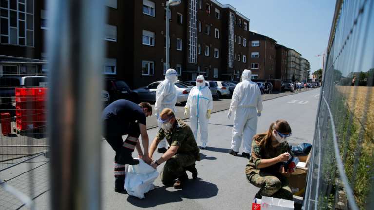 Επιστρέφει το lockdown στη Γερμανία: Κλείνουν τα πάντα στο Γκίτερσλοχ, σε &quot;καραντίνα&quot; 370.000 κάτοικοι