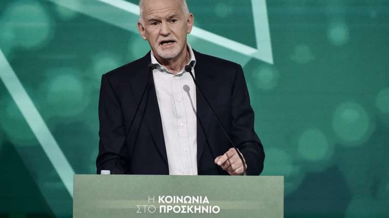 Γιώργος Παπανδρέου: &quot;Λεφτά υπάρχουν, αλλά πού πάνε;&quot; - Επίθεση σε κυβέρνηση και Kώστα Καραμανλή