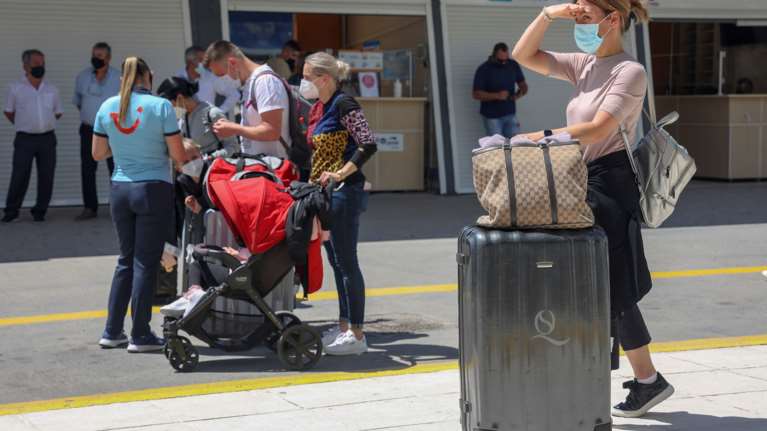 Πώς θα έρχονται στη χώρα τουρίστες και ταξιδιώτες - Ολα τα μέτρα