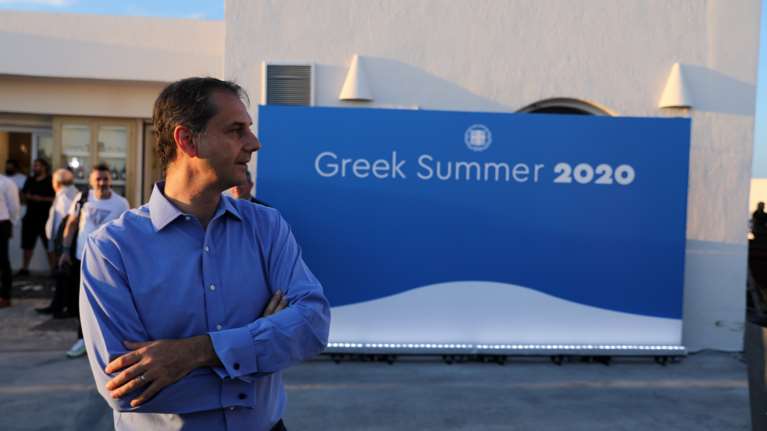 Θεοχάρης: Ανοιγμα χερσαίων συνόρων σε 2 φάσεις - Από 1η Ιουλίου οι απευθείας πτήσεις