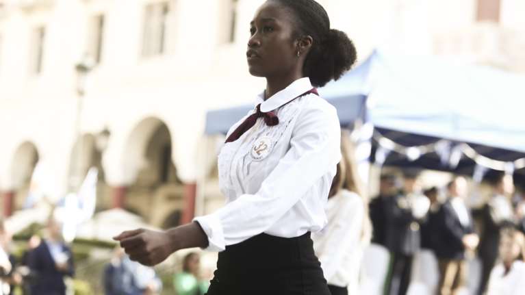 Υπερήφανος πατέρας της 16χρονης Βεατρίκης από την Κένυα, ο διακεκριμένος ιατροδικαστής Σαμουήλ Ντούγκου