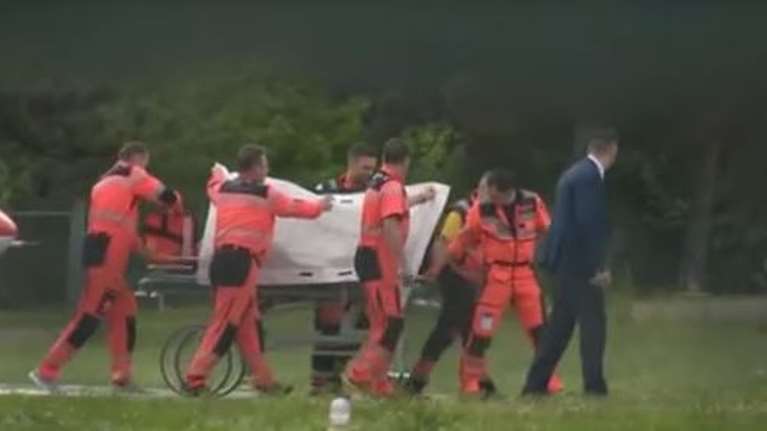 Ρόμπερτ Φίτσο: Συγκλονιστικές εικόνες από τη μεταφορά του τραυματισμένου Σλοβάκου πρωθυπουργού [Βίντεο]