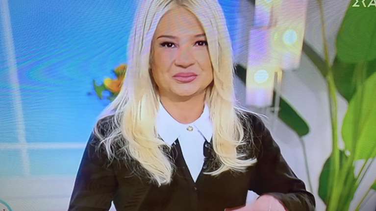 Ένα όμορφο χάος: Η Φαίη Σκορδά μας μεταφέρει την κατάσταση που επικρατει στο σαλόνι της