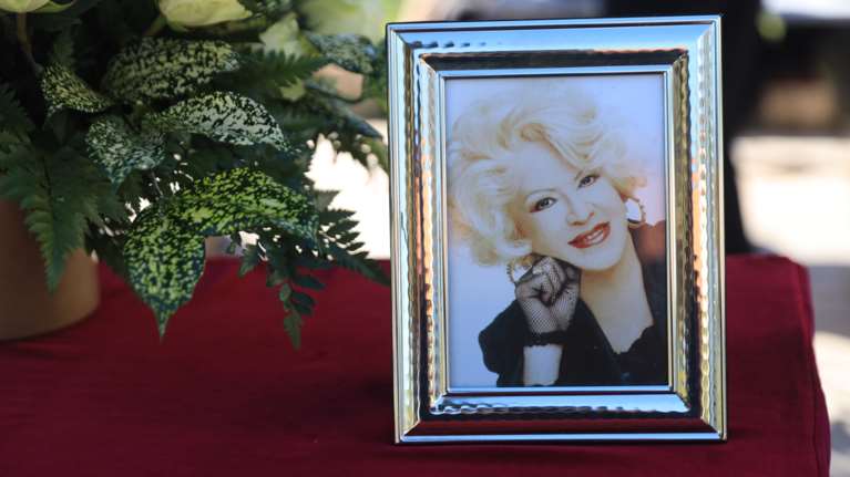 Καίτη Γκρέυ: &quot;Ο Φίλιππος Ηλιάδης δεν γνώριζε ότι θα γίνει μνημόσυνο, η οικογένεια τον έχει αποκλείσει&quot; - Τι λέει η δικηγόρος του