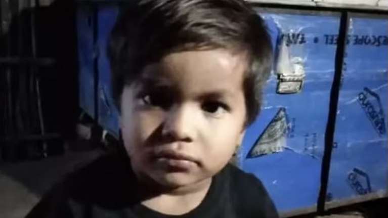 Ινδία: Αγόρι 5 ετών &quot;αποκεφαλίστηκε&quot; μπροστά στη μητέρα του από &quot;άγνωστο σε ποδήλατο&quot;