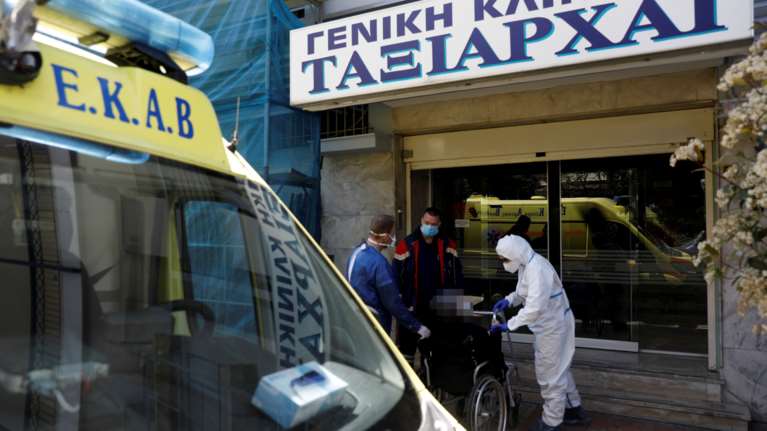 Ασθενής στην κλινική &quot;Ταξιάρχαι&quot;: Δεν με ήλεγξε κανένας - Αν ήξερα, θα είχα φύγει [βίντεο]