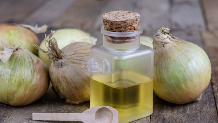 Το σπιτικό σιρόπι για πονόλαιμο, βήχα, πυρετό που συστήνουν και οι γιατροί