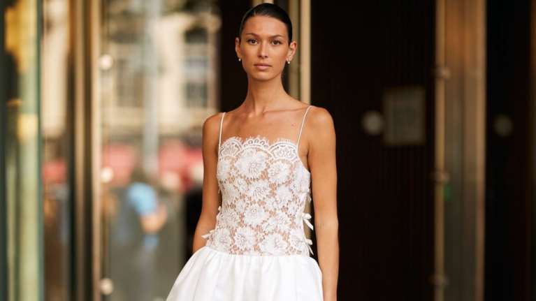 Αυτοί είναι οι πιο chic συνδυασμοί για τις βόλτες σου στα σοκάκια των νησιών