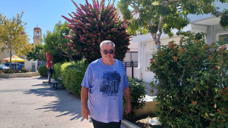 Ηράκλειο: Ένας δημότης πρότυπο - Καθαρίζει τη γειτονιά του γιατί &quot;η καθαριότητα είναι ένδειξη πολιτισμού&quot;