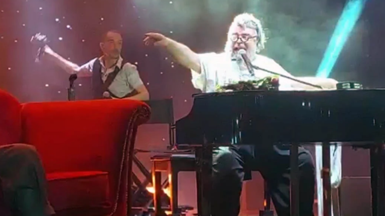 Εξαλλος ο Κραουνάκης με Μενδώνη και Λιγνάδη: &quot;Βιαστή τράβα φυλάκα...&quot;