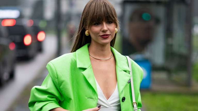 7 συμβουλές μόδας για να φορέσεις τα έντονα χρώματα χωρίς στιλιστικά λάθη