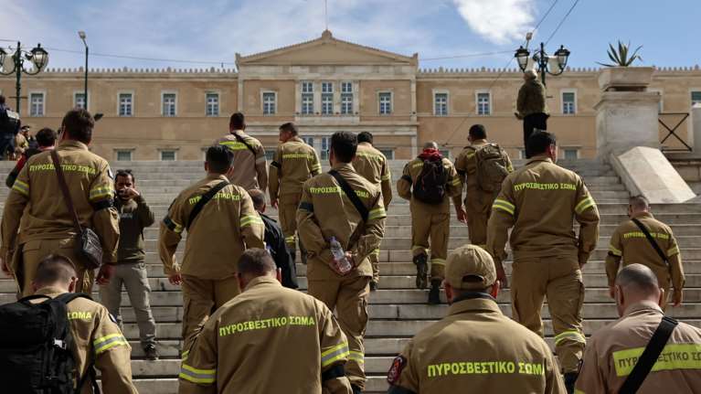 Δασικές πυρκαγιές: Ενίσχυση με εναέρια μέσα και Ευρωπαίους πυροσβέστες, αλλά με γερασμένο προσωπικό και στόλο