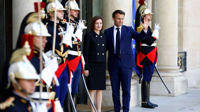 Μακρόν: Δεν αποκλείεται ο πόλεμος να επεκταθεί και σε γειτονικές χώρες - Άμεση ένταξη της Μολδαβίας στην ΕΕ