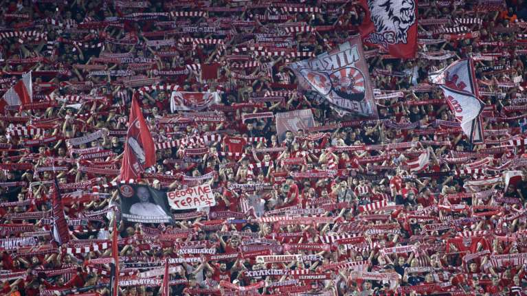 &quot;Μπλόκο&quot; της ΕΛΑΣ στη συγκέντρωση των οπαδών του Ολυμπιακού στο Μοναστηράκι για πορεία μέχρι την Opap Arena