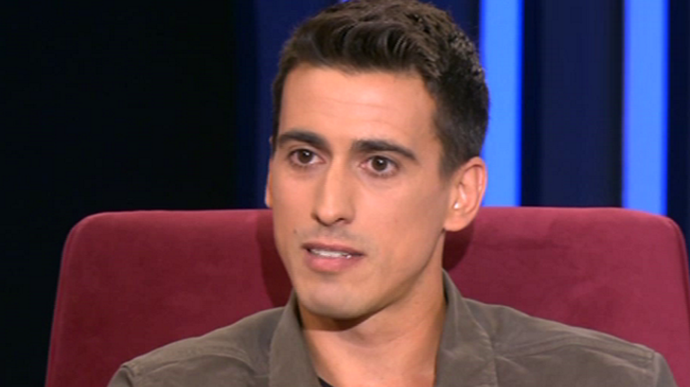 Μάριος Δαρβίρας: Αυτός είναι ο αστυνομικός που τραγούδησε στο Μοναστηράκι και έγινε viral - Όσα είπε στα "Μεσάνυχτα"