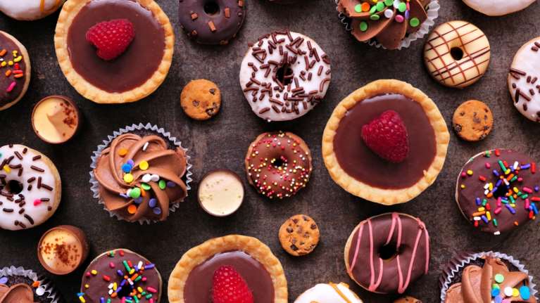 Γιατί η Κομισιόν εξετάζει φόρο στη ζάχαρη και στα υπερ-επεξεργασμένα τρόφιμα με λιπαρά και αλάτι