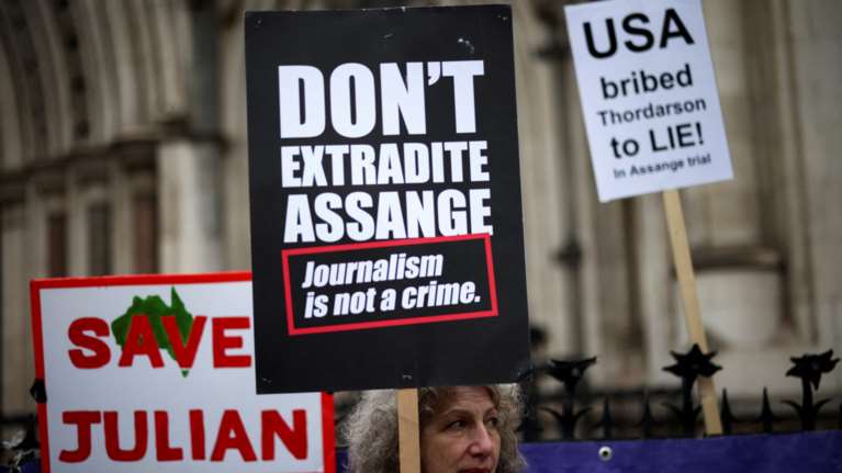 Τζούλιαν Ασάνζ: Όχι της Γαλλλικής Εθνοσυνέλευσης σε άσυλο στον ιδρυτή του WikiLeaks