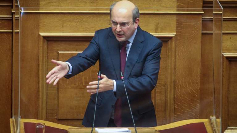 Επίθεση Χατζηδάκη σε Τσίπρα: Ξυπνάτε με το ψέμα, κοιμάστε με το ψέμα - Δεν προσχωρώ στο δόγμα του Αγίου Δημοσίου